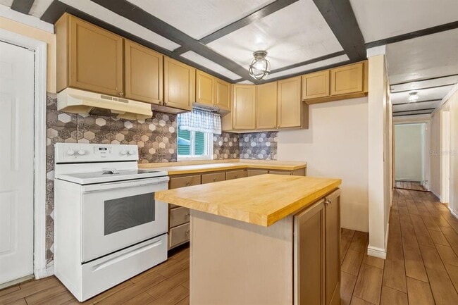 Building Photo - 2526 26th St S