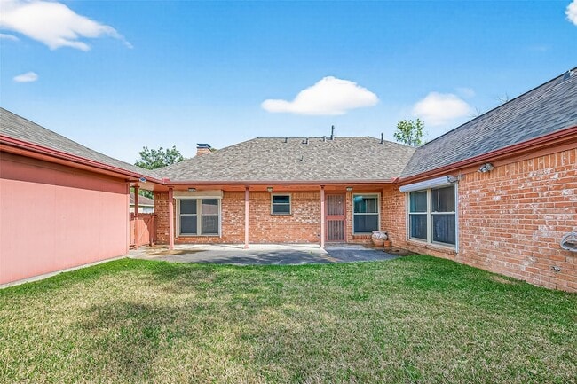 Building Photo - 6207 Claridge Dr