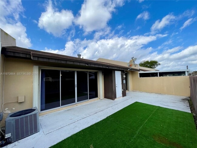 Building Photo - 11315 SW 123rd Ave