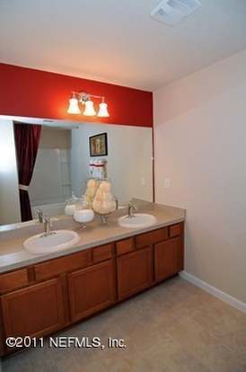 Building Photo - 6867 Roundleaf Dr