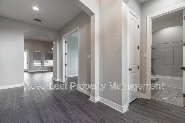 Building Photo - 6210 Fishpond Rd