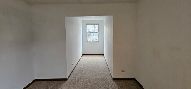 Building Photo - 301 Village Creek Dr