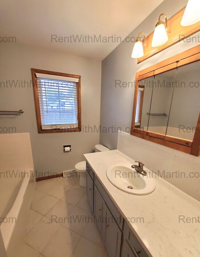 Building Photo - FOR RENT- lovely ranch home near amusement...