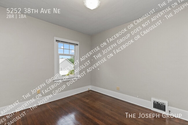 Building Photo - 5252 38th Ave NE