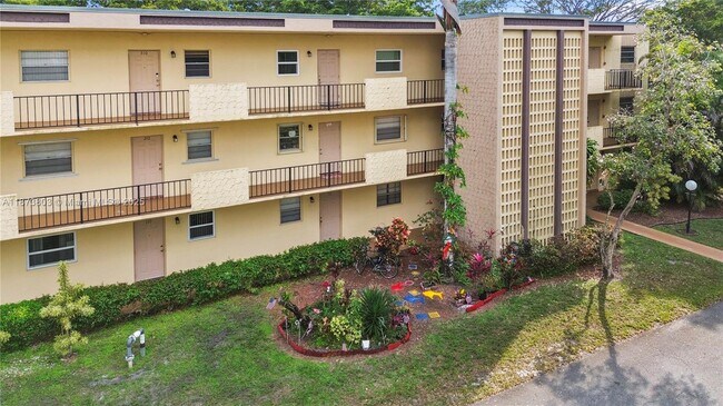 Primary Photo - 300 Berkley Rd