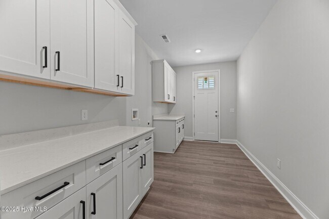 Building Photo - 1001 Tawney Trce