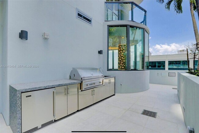 Building Photo - 100 E Las Olas Blvd