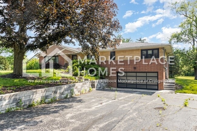 Building Photo - 13140 S 86th Ave