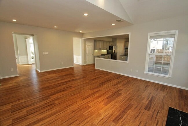 Building Photo - 5057 Bethpage Dr NE