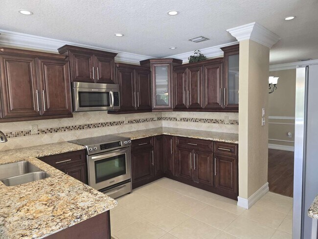 Building Photo - 2755 SW 165th Ave