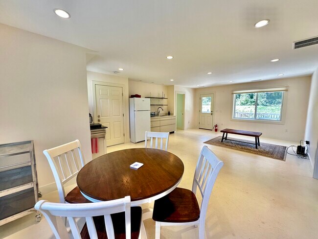 Building Photo - 175 Arch Bridge Rd