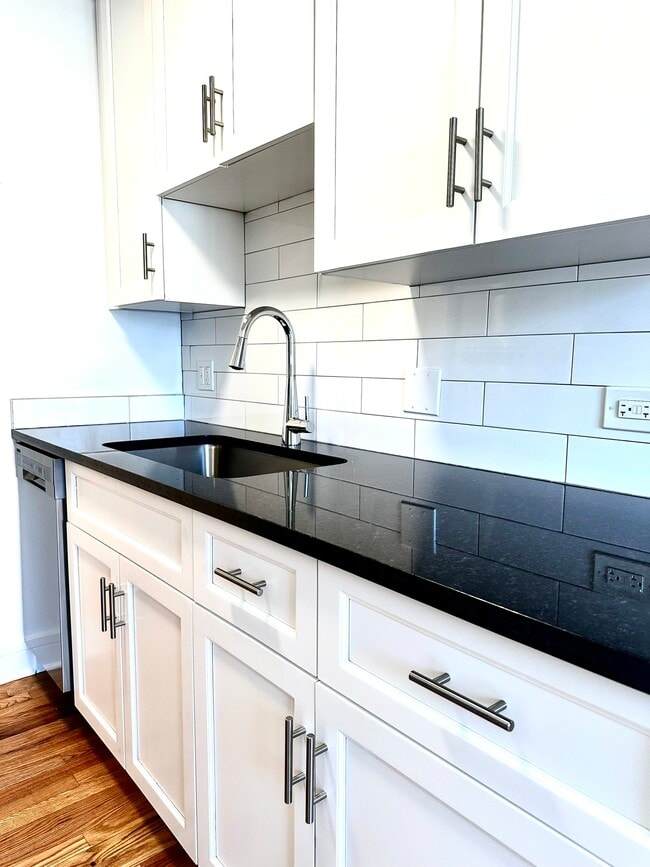 6954 Sheridan Sample Unit - 6954 N Sheridan Apartments