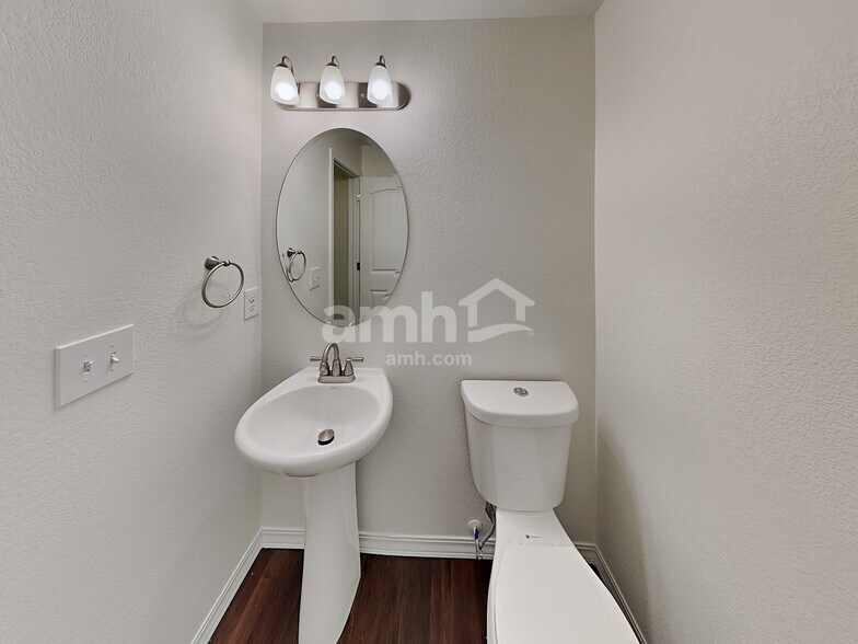 Building Photo - 11342 Avena Rd