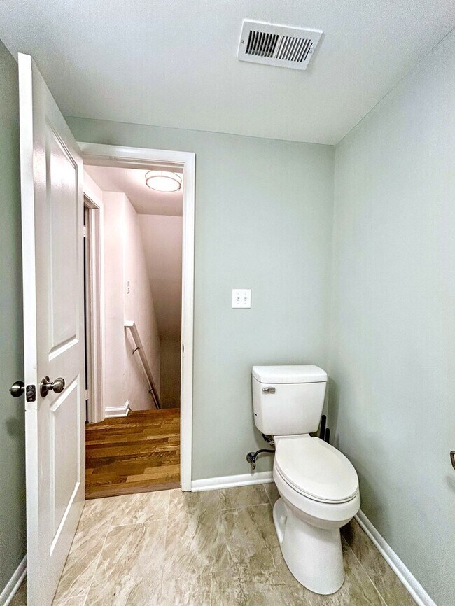 Building Photo - 1513 Cutshaw Pl