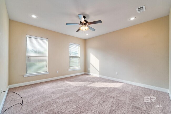 Building Photo - 782 Serpentine Dr