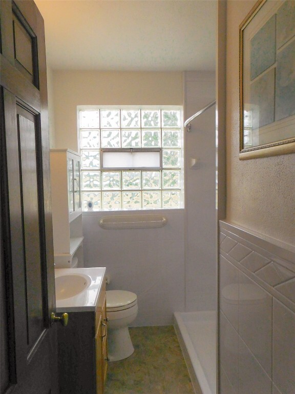 Building Photo - 2031 Ranchdale Dr