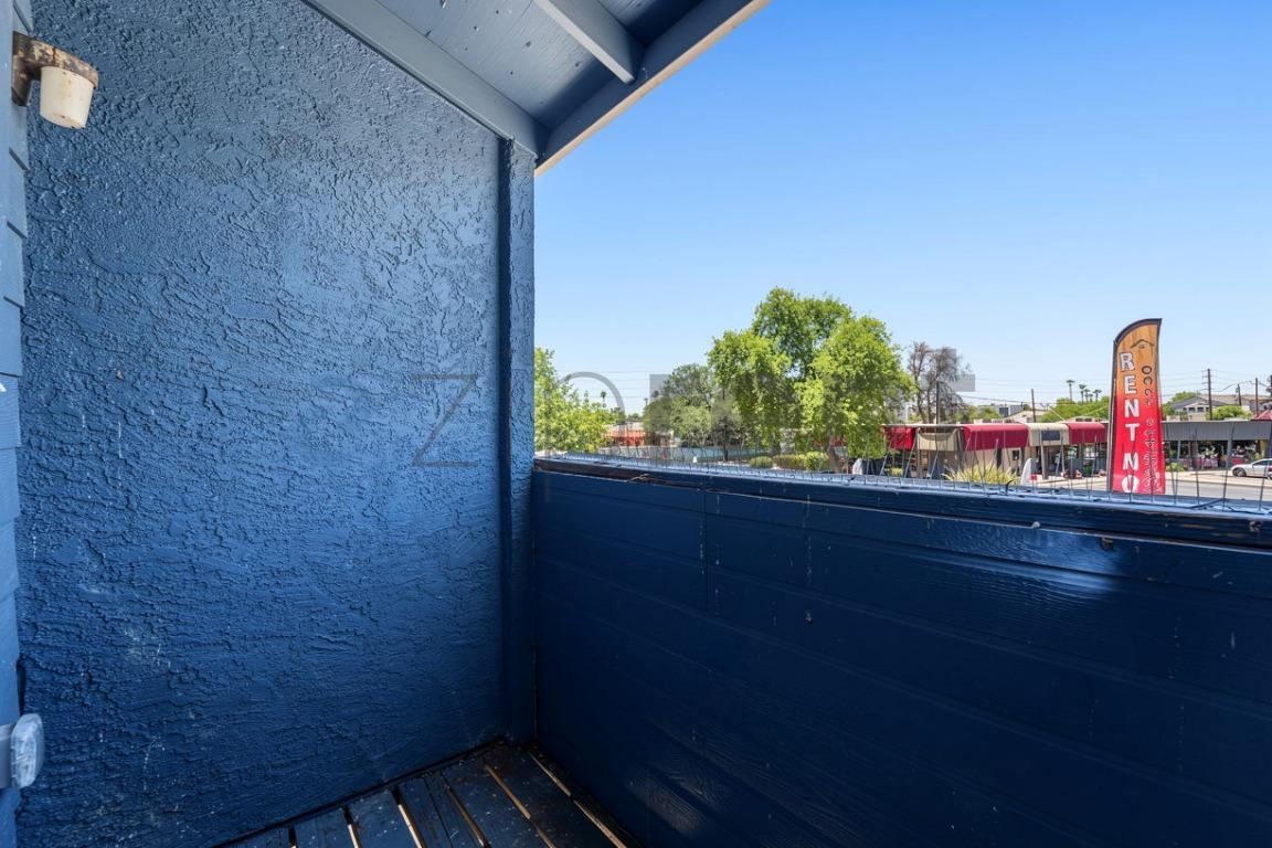 Building Photo - Unit B205