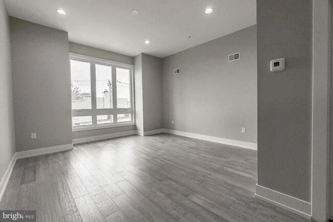 Building Photo - 2055 Tasker St