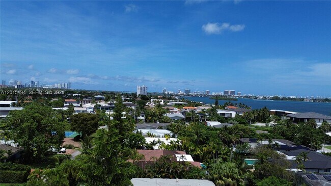 Building Photo - 11445 N Bayshore Dr