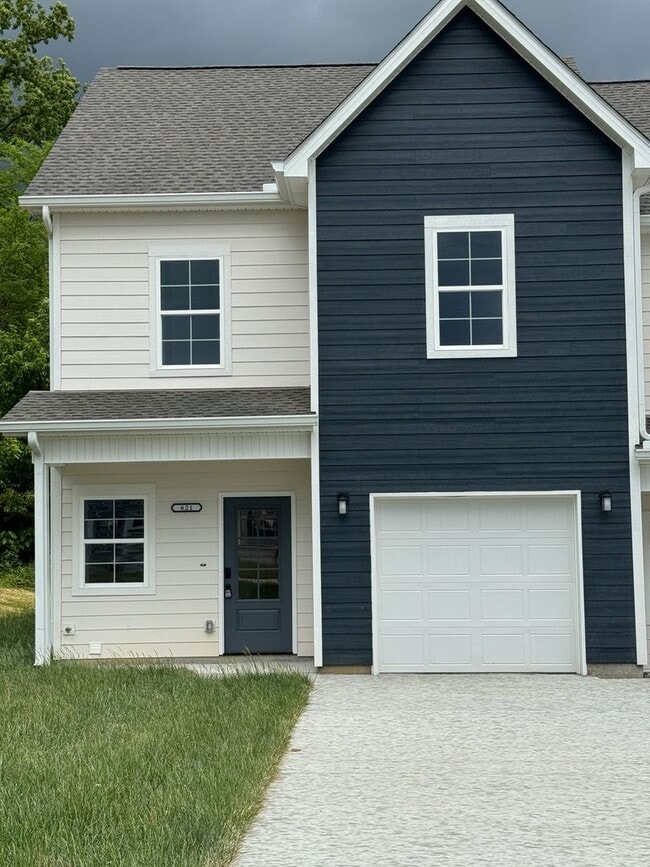 Building Photo - 1/2 OFF 1ST MONTH...BRAND NEW Townhome in Shelbyville...AVAILABLE NOW!