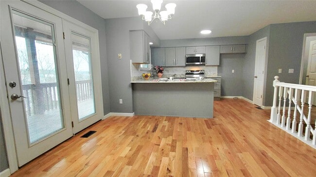 Building Photo - 331 Carriage Trail Ct