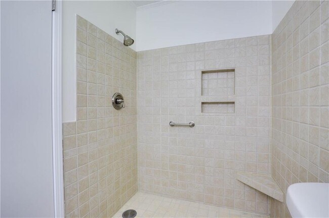 Building Photo - 765 Spring Valley Dr