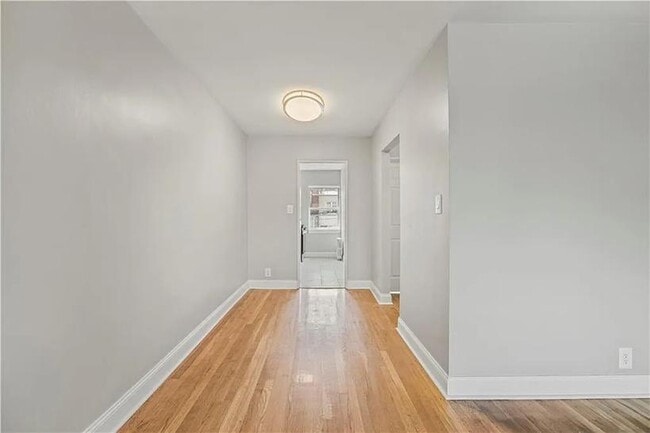 Building Photo - 252 Bay 19th St