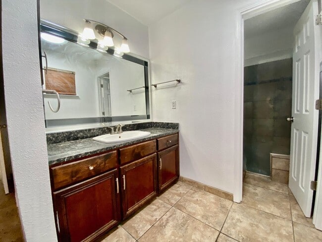 Building Photo - Amazing NE Heights Home! Tile Floors! This one won't last long!!