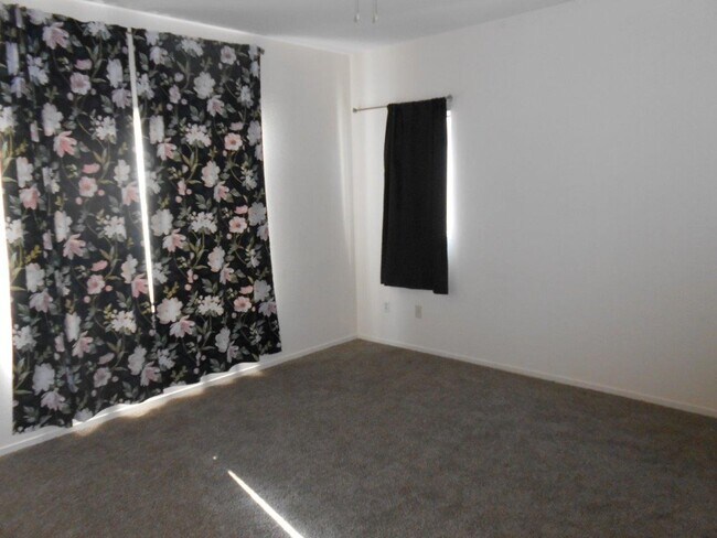 Building Photo - Spacious Home 2 Story Home in Black Mountain