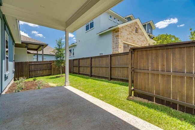 Building Photo - 600 C-Bar Ranch Trl