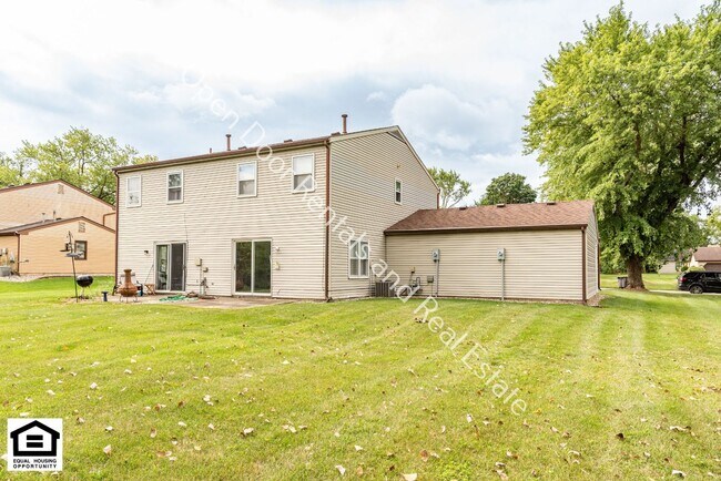 Building Photo - 5005/5007 Vermont Ln.