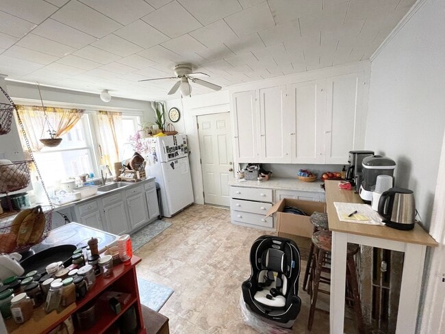 Building Photo - 94 Mellen St