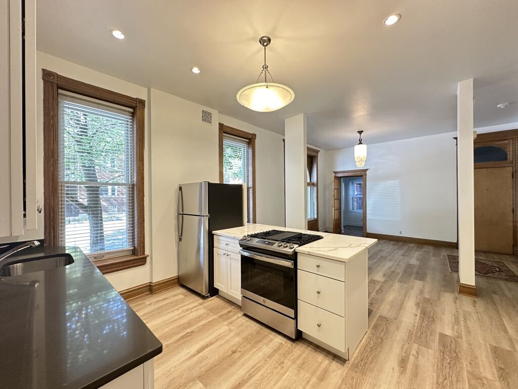 Building Photo - 3532 N Ashland Ave
