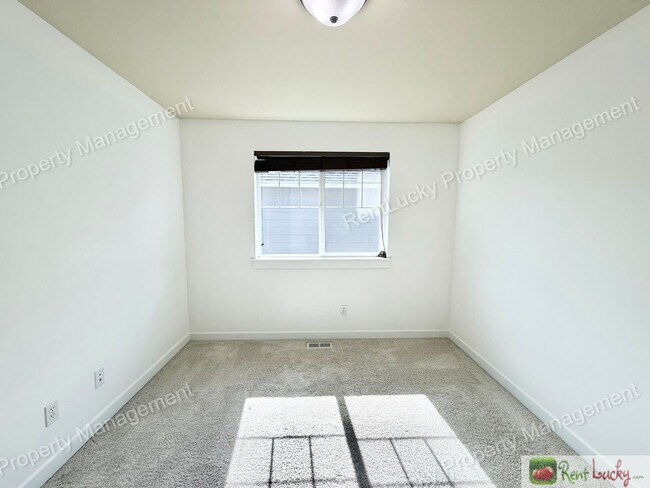 Building Photo - 16432 42nd Dr SE
