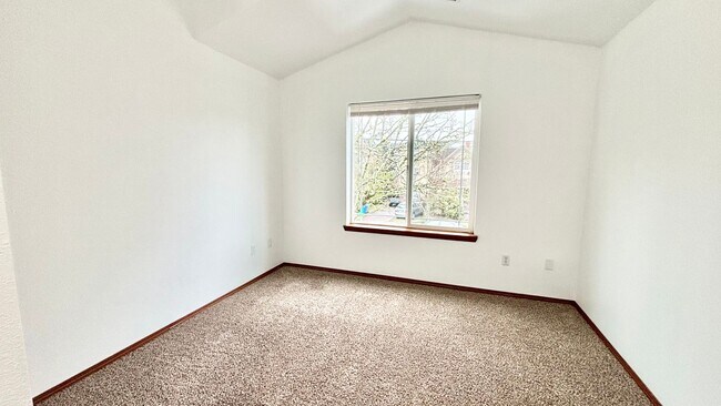 Building Photo - N0611