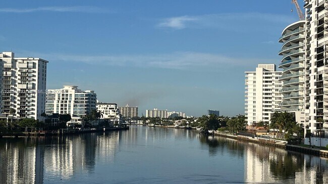 Building Photo - 888 Intracoastal Dr