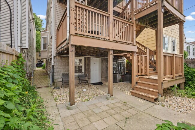 Building Photo - 2710 W Fletcher St