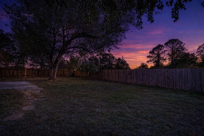 Building Photo - 9831 Orangevale Dr