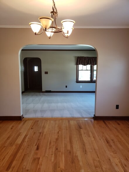 Building Photo - 1003 W 17th St