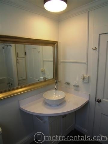 Building Photo - 111 E Blenkner St