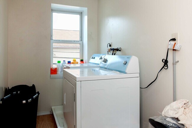 Building Photo - 119 S 16th St