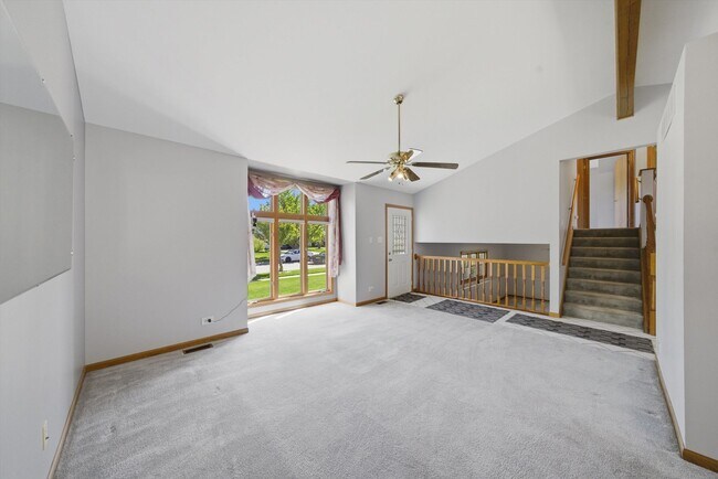 Building Photo - 752 Rosanne St