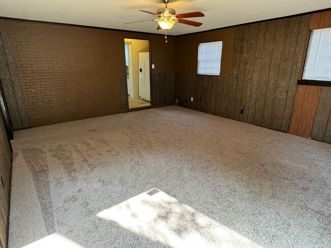Building Photo - Gorgeous Features! 3 Bedroom with Bonus room