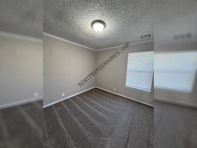 Building Photo - 1011 Taurus Dr