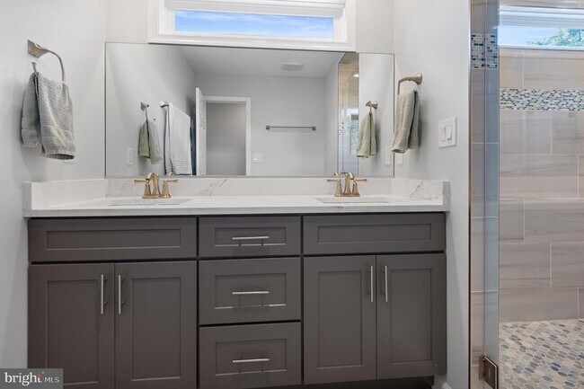 Building Photo - 1615 Spottsworth Way