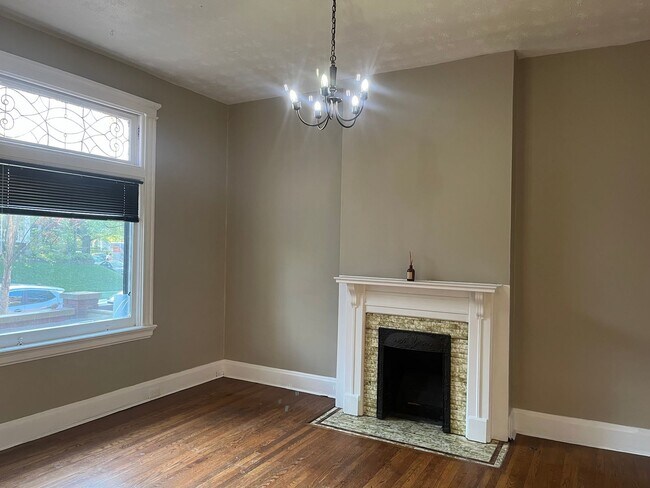 Building Photo - 2219 Scott St