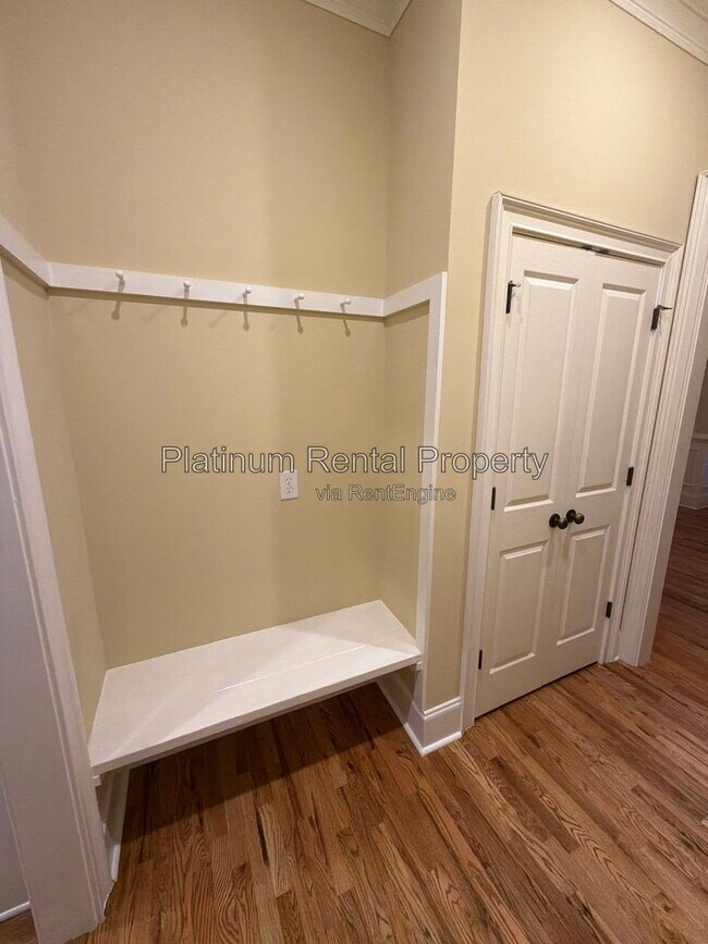 Building Photo - 8015 Wakehurst Pl