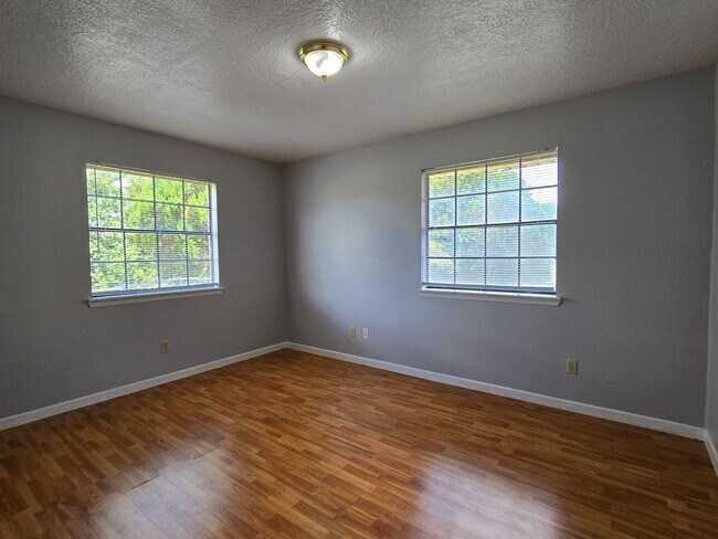 Building Photo - 230 Mighty Oak Ln