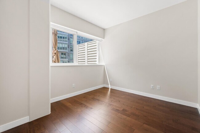 Building Photo - 800 Ave at Port Imperial