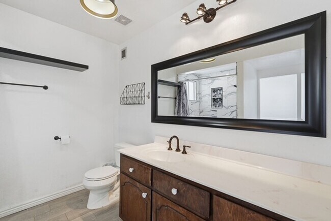 Building Photo - Mesa 4 Bed Single-Level Home • 2,044 Sq Ft • Oversized Yard • Stapley & McKellips